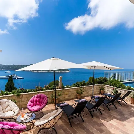 Villa Adrian *