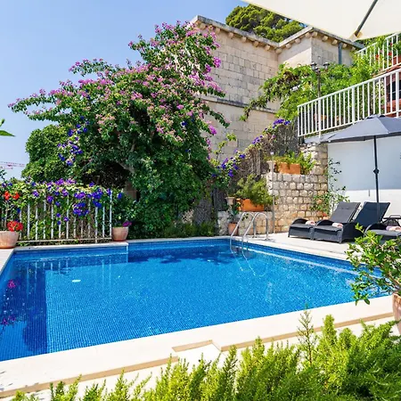 Villa Adrian *