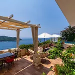 Villa Adrian *